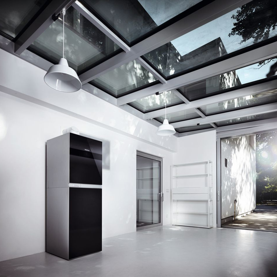 Buderus Logamax plus GB192iT Kompaktheizzentrale mit Schichtladespeicher